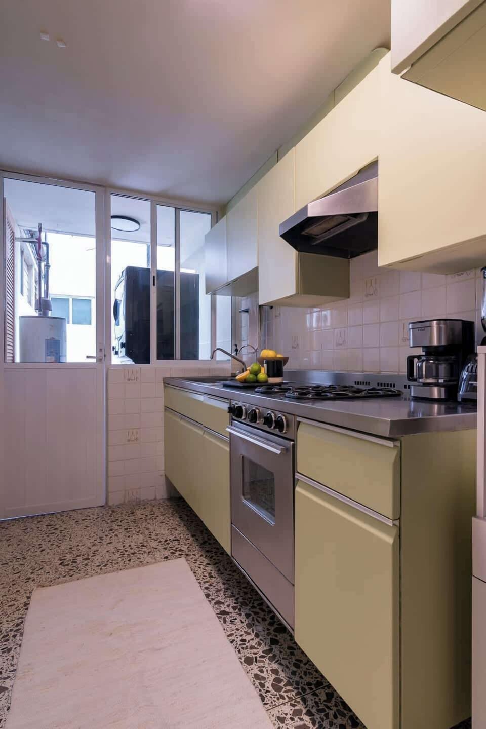 Experience the delight of culinary creations in our fully equipped kitchen, complete with essential supplies like coffee, oil, salt, pepper, and tea. Unleash your inner chef and savor every moment of preparing delicious meals with ease. 
