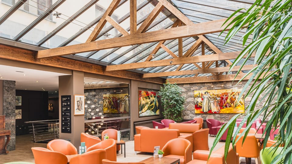 2 bars/lounges, swim-up bar, poolside bar