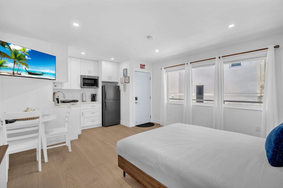 Enjoy a bright studio space with a comfortable bed, clean linens, and a spacious closet, ideal for relaxing after beach days at nearby Hollywood Beach.
