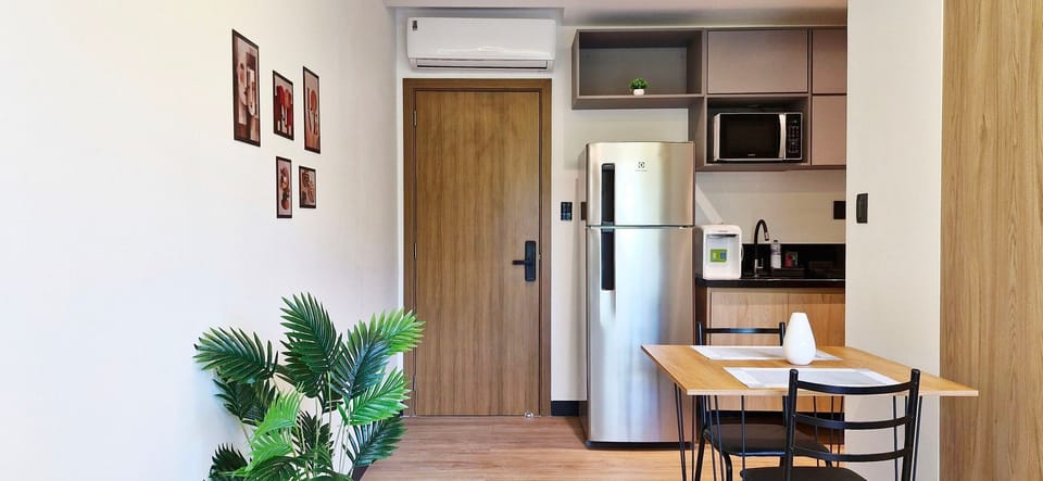 Comfort Apartment | Private kitchen | Fridge, microwave, cookware/dishes/utensils