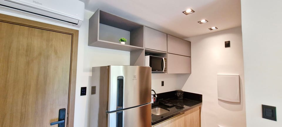 Comfort Apartment | Private kitchen | Fridge, microwave, cookware/dishes/utensils