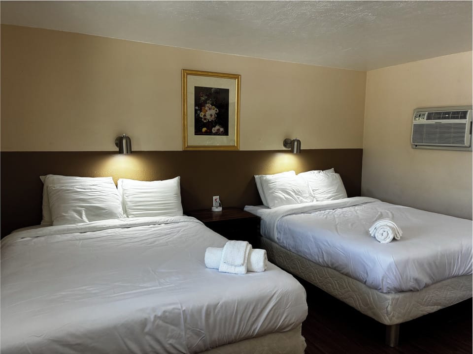 Double Room, 2 Queen Beds, Non Smoking, Pets Allowed | Desk, laptop workspace, free WiFi