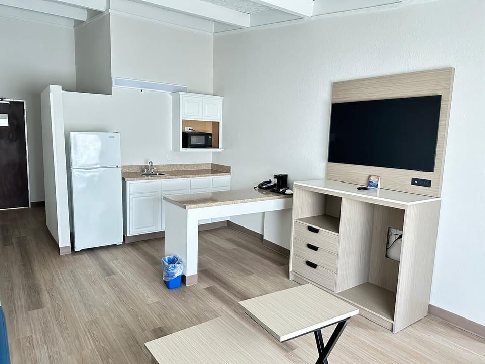 Suite, 2 Queen Beds, Non Smoking