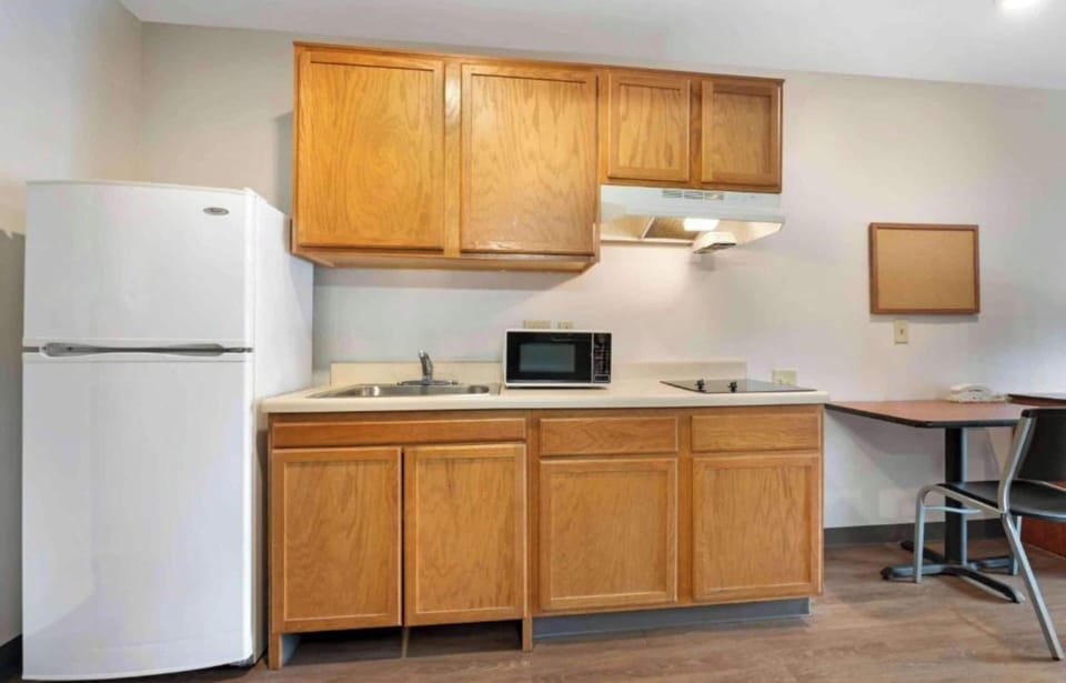 1 Full Bed | Non-Smoking, Kitchen | Private kitchen | Full-size fridge, microwave, stovetop