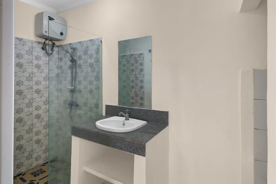 Deluxe Double Room | Bathroom | Shower