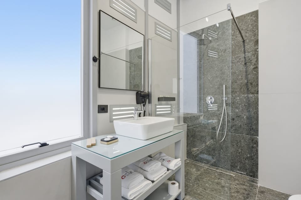 Deluxe Double Room, Sea View | Bathroom | Shower, hair dryer, towels, soap