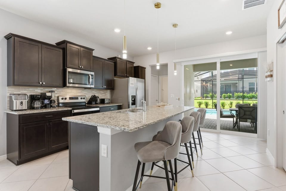 House (5 Bedrooms) | Private kitchen | Microwave, oven, stovetop, dishwasher
