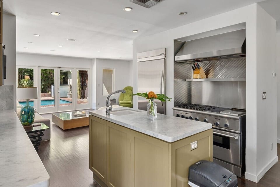 Fully equipped kitchen with breakfast bar and high-end appliances