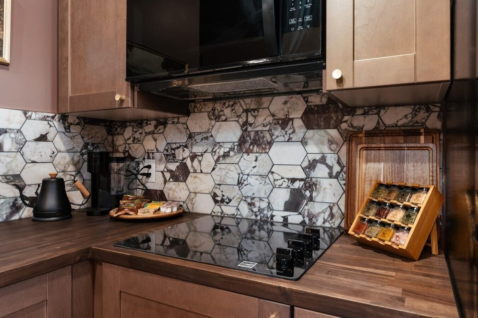 🧑‍🍳 Whip up delicious meals on the smooth glass cooktop, fully equipped with a curated spice rack.