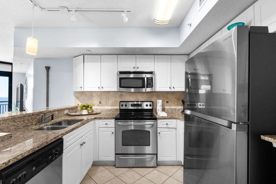 Fully Equipped Kitchen with dishwasher 