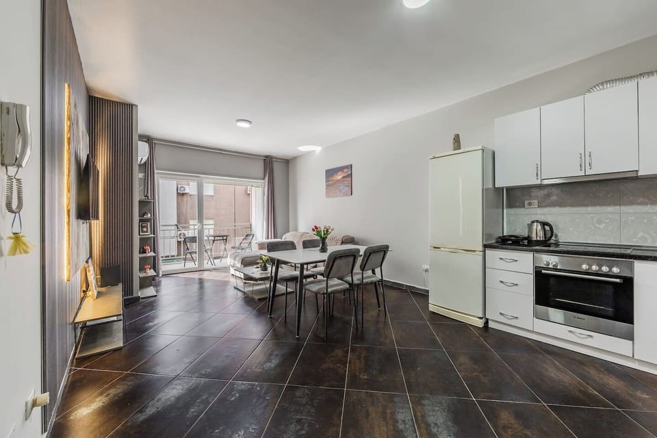Dining area and fully-equipped kitchen
