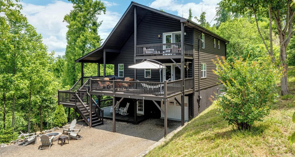 Spacious wooded lodge with wraparound decks, balcony, and fire pit