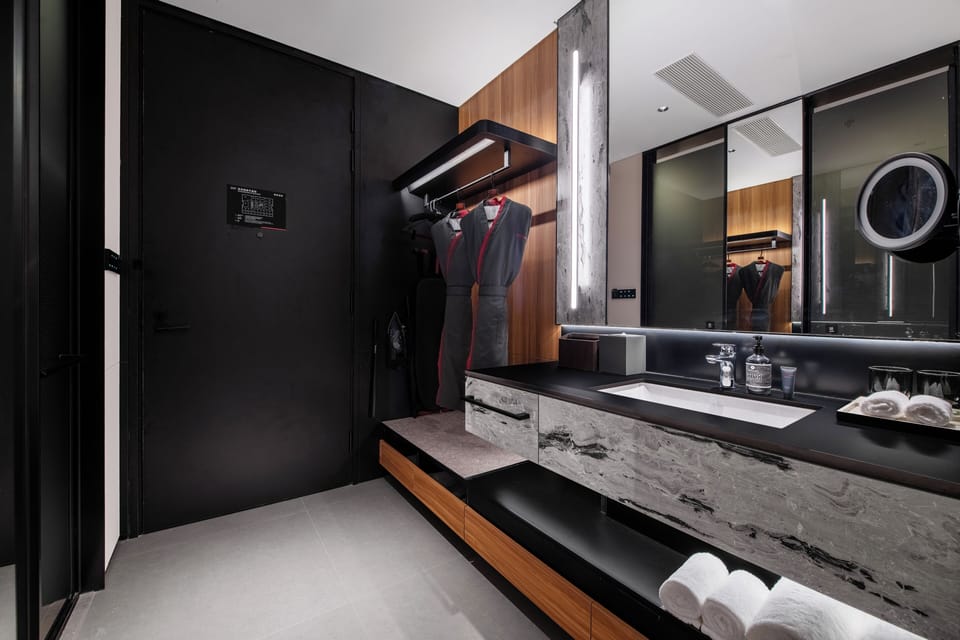 Basic Double Room, City View | Bathroom | Shower, rainfall showerhead, hair dryer, bathrobes