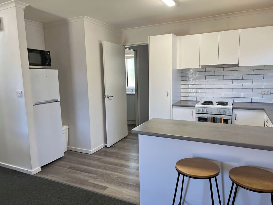Apartment, 2 Bedrooms | Private kitchen | Fridge, microwave, oven, stovetop