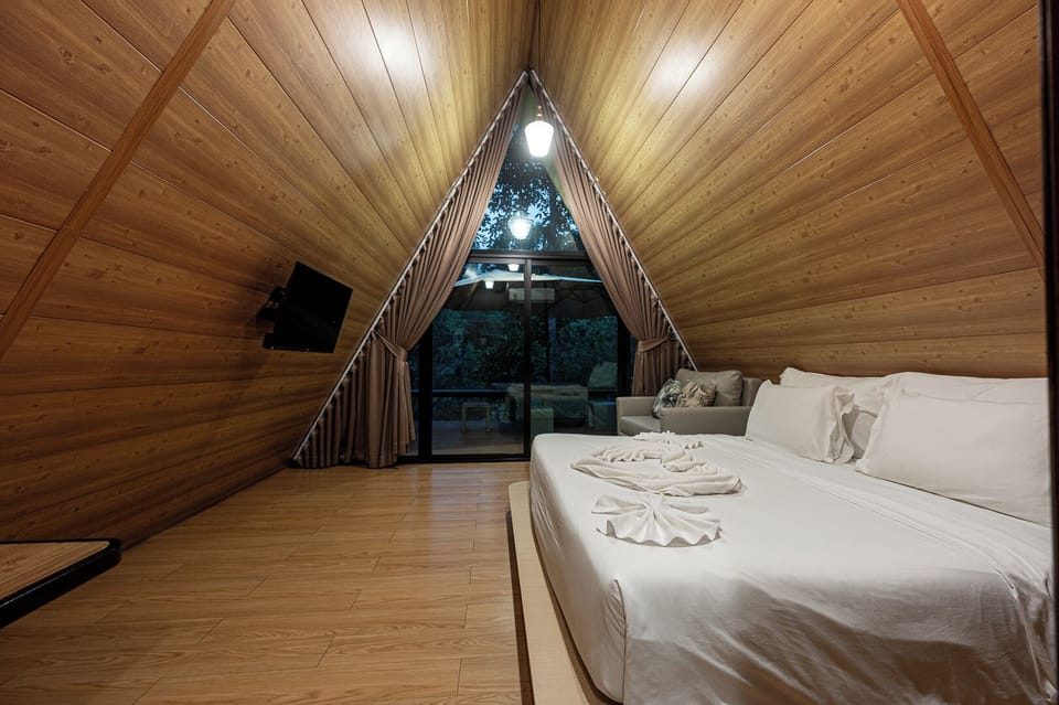  Cabin House | Free minibar items, desk, free WiFi, bed sheets
