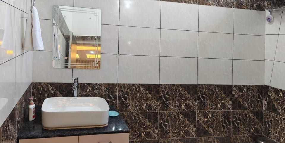 Shower, free toiletries, soap