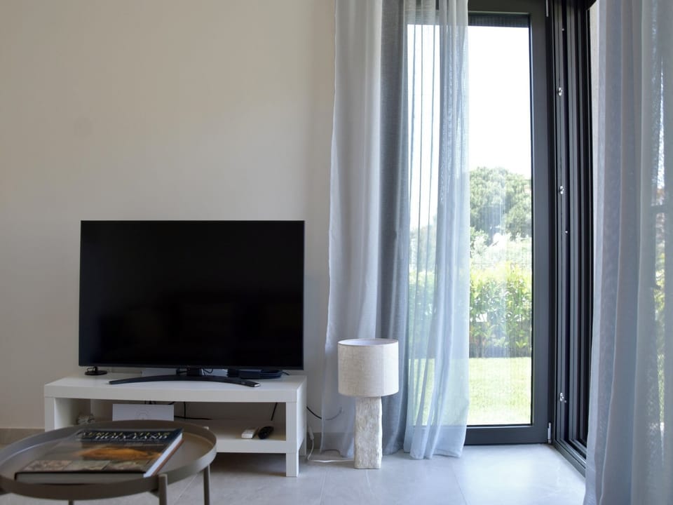 Villa, 3 Bedrooms, Smoking, Balcony | Room amenity