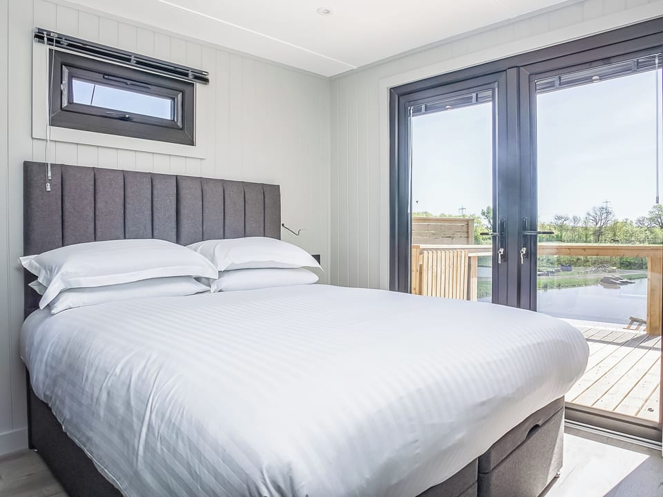 Double bedroom | Phoenix Lodge - Holmewood Lakes, Yarm