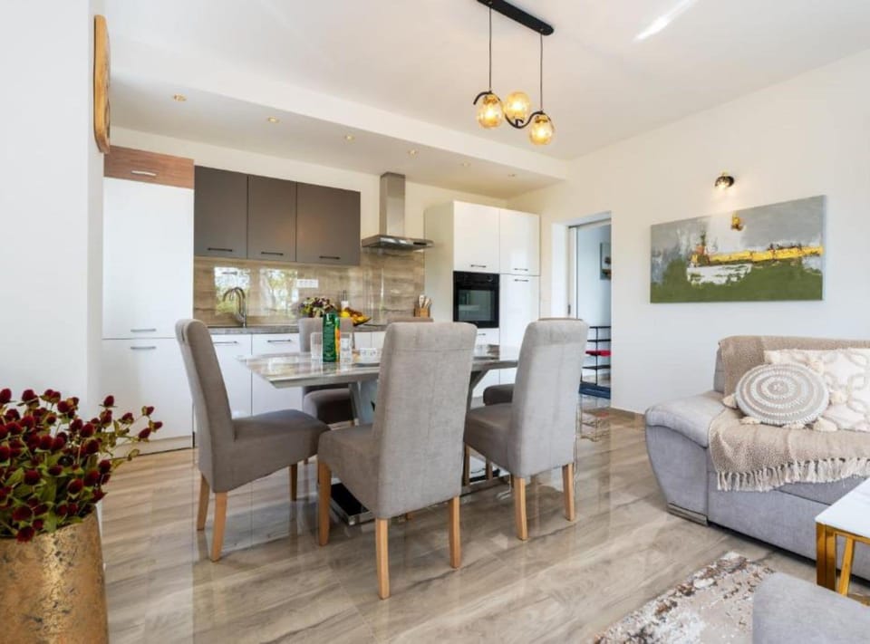Villa (Villa with mountain view) | Private kitchen | Fridge