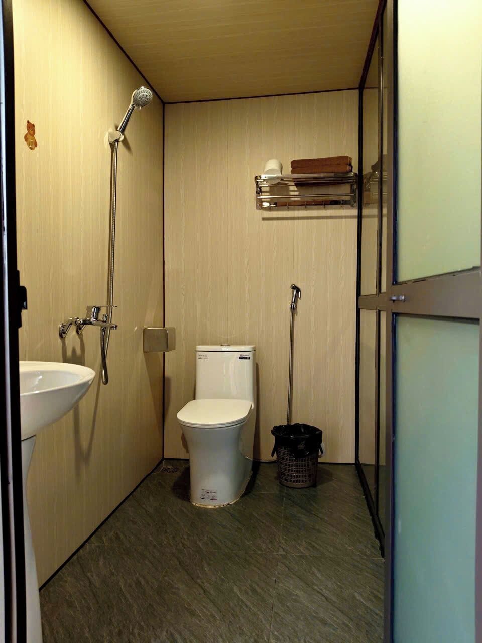 Deluxe Double Room, Mountain View | Bathroom | Shower, free toiletries, hair dryer, slippers