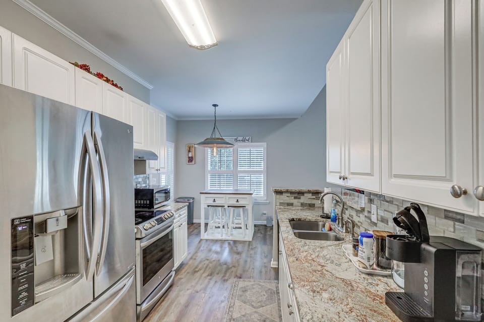 Eat-In Kitchen | 1st Floor