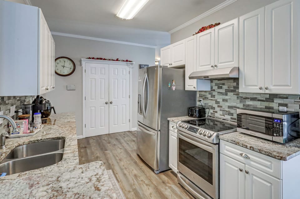 Eat-In Kitchen | 1st Floor