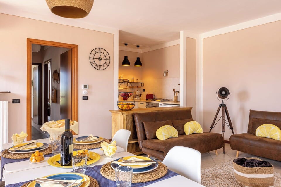 Autumn, Kitchen, Living Room, Spring, Summer
