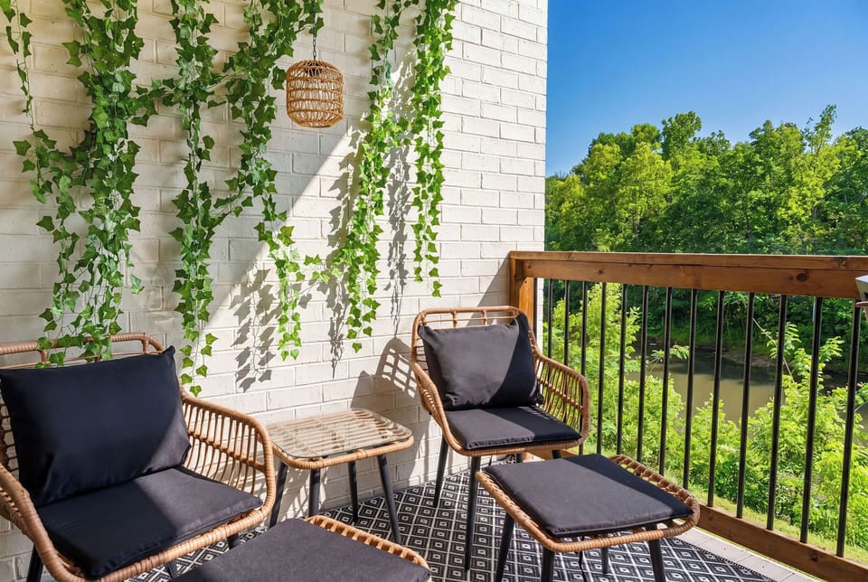 Cozy outdoor seating overlooking Roark Creek.