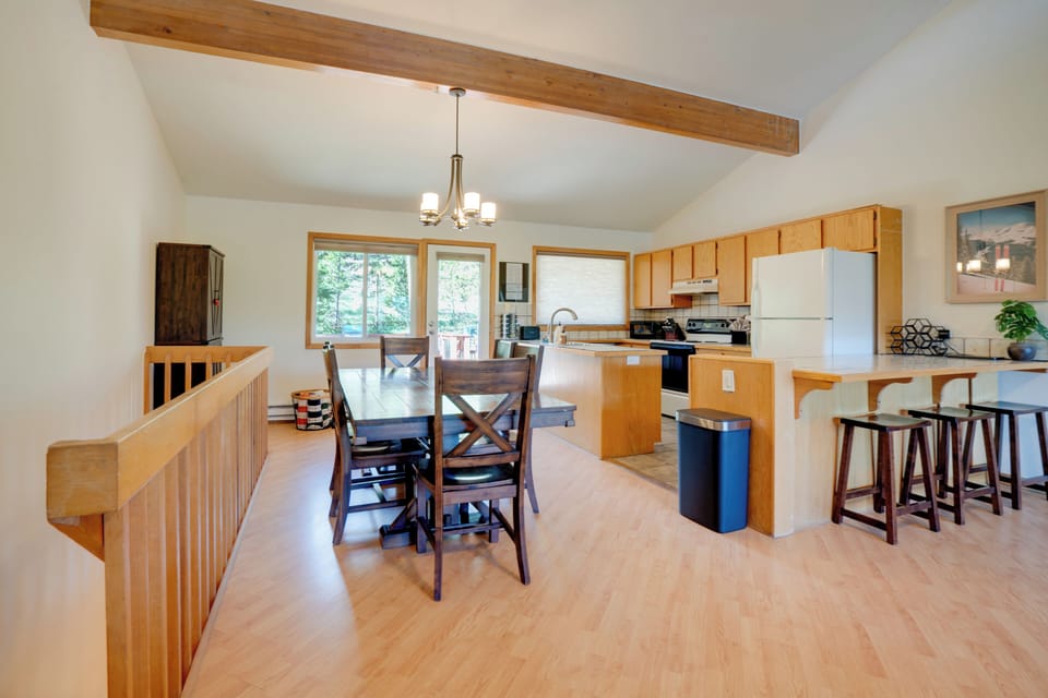Kitchen/Dining | Upper Level
