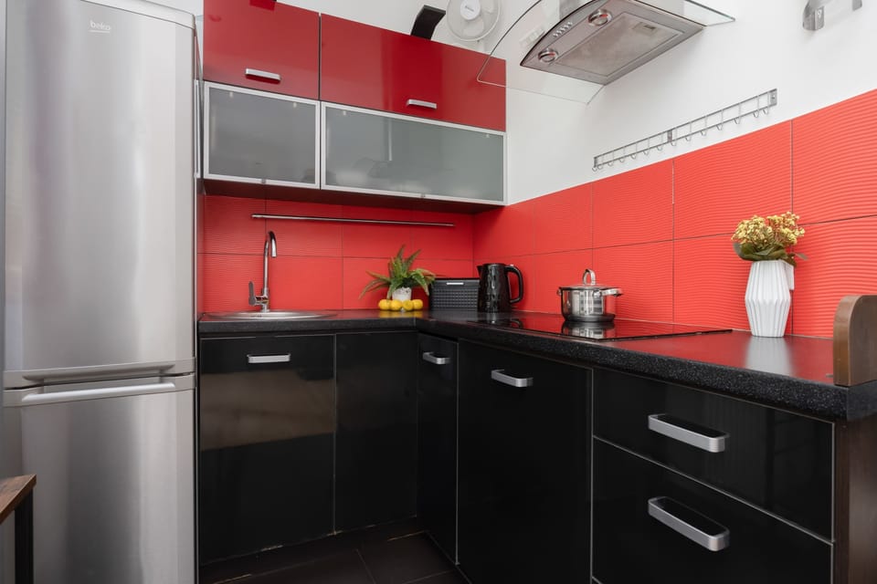The kitchenette with practical equipment.