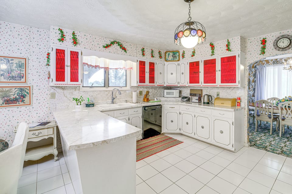Kitchen | Main Level