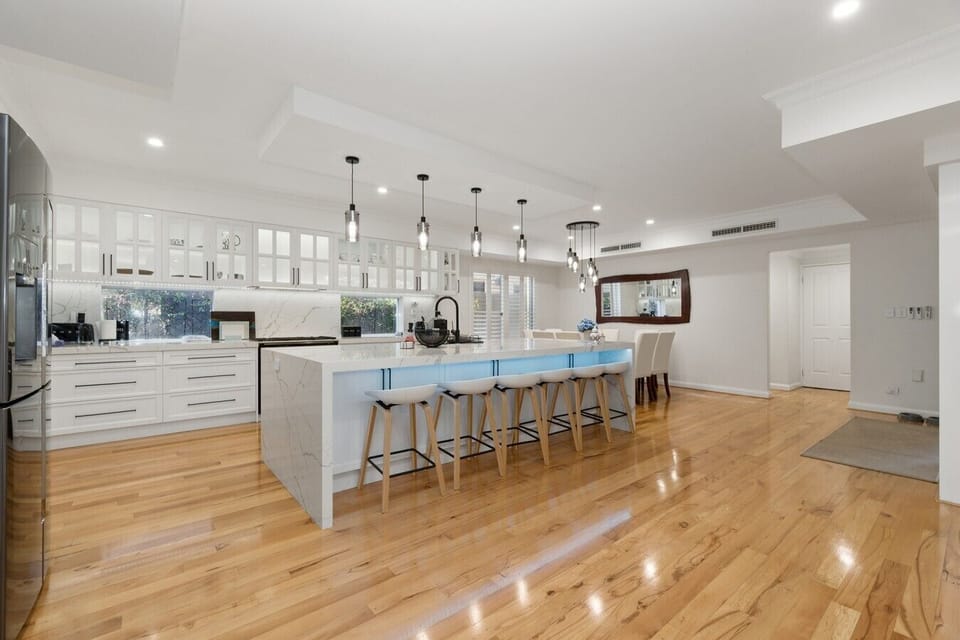 kitchen and dining area (4)