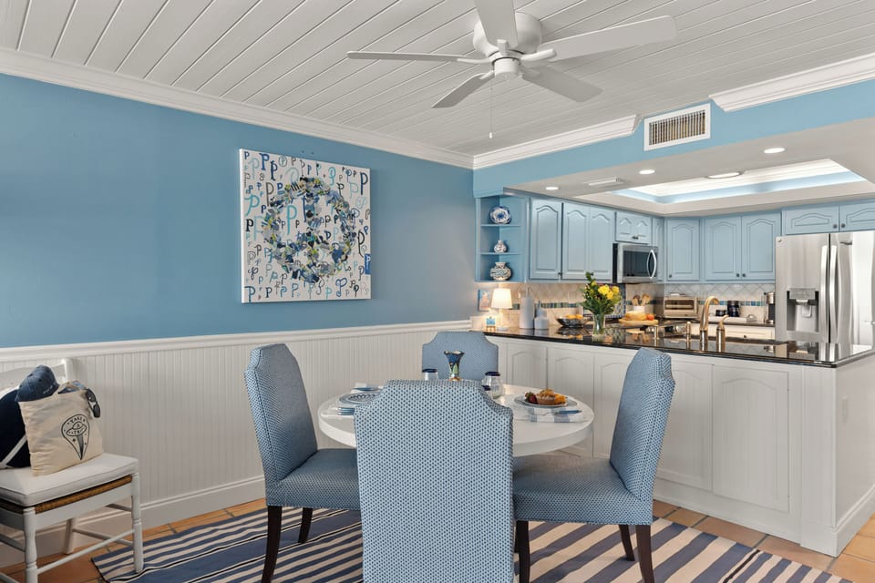 Bright dining space situated next to the kitchen pass-through counter, ideal for casual hosting.