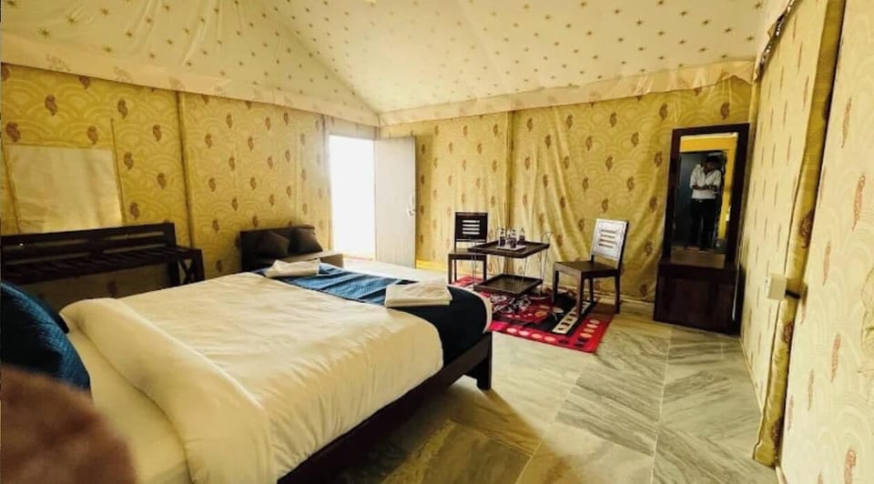 Deluxe Tent | Free WiFi