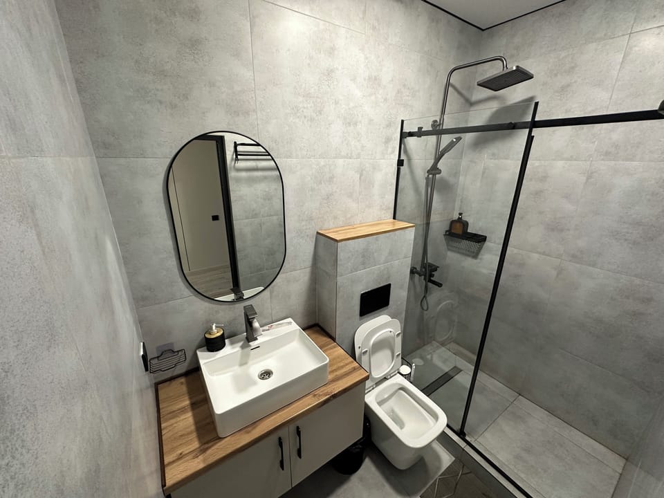 Twin Room | Bathroom | Shower, hair dryer, towels, soap