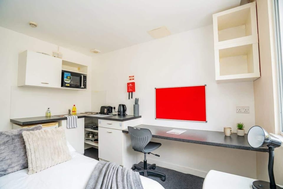 Bedroom (Studio)