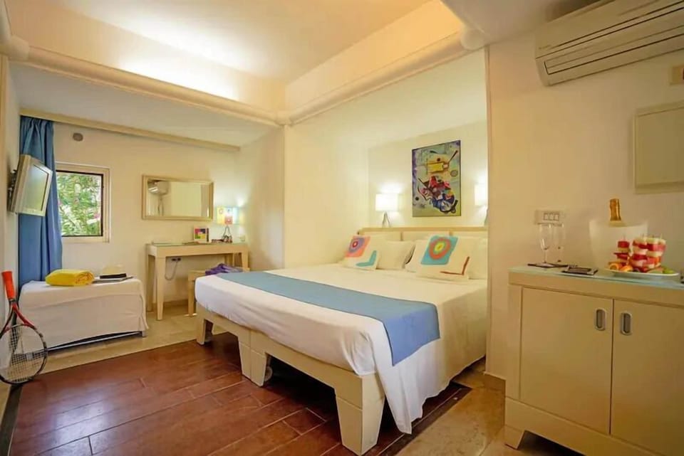 Comfort Triple Room, Balcony | In-room safe, bed sheets