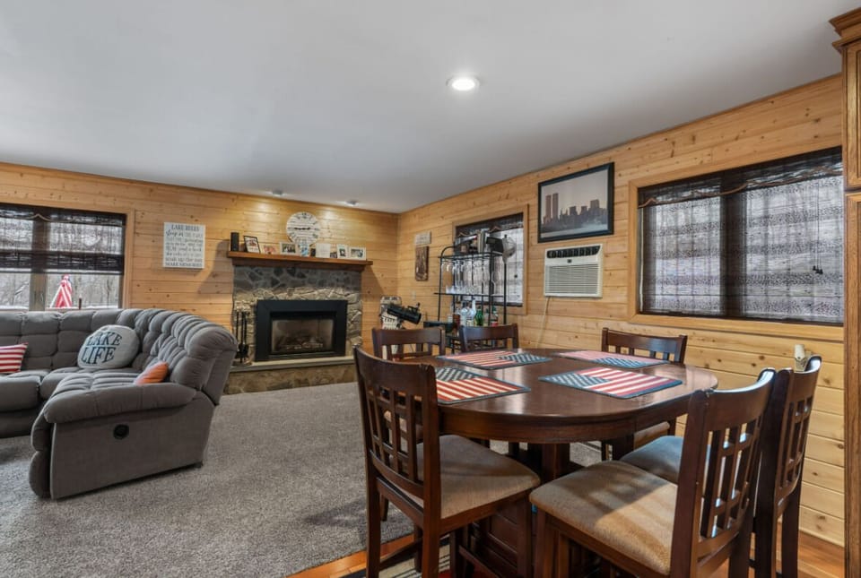 Dining Area / Living Room 