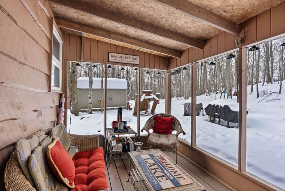 Screened-in Porch 