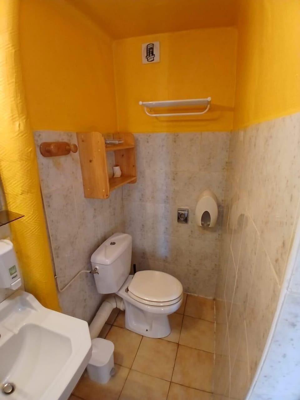 Shower, towels, soap, shampoo