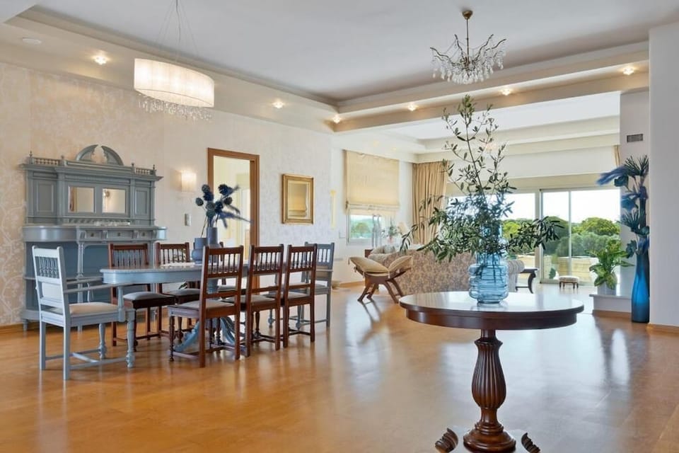 Luxury Villa, Balcony, Garden View | Dining