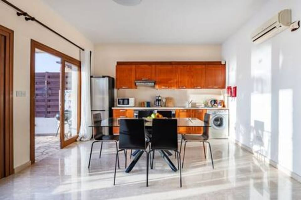 Washing machine, Kitchen or kitchenette, Kitchen, Microwave, Oven
