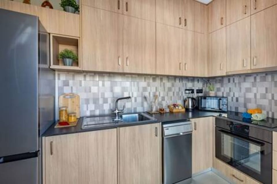 Kitchen or kitchenette, Kitchen, Microwave, Oven