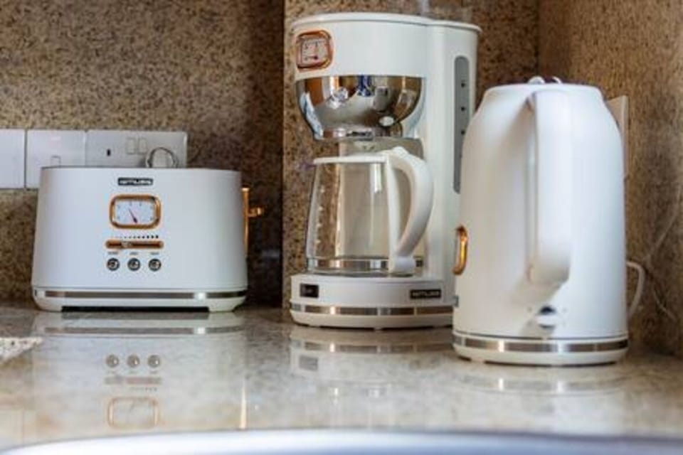 Kitchen or kitchenette, Kitchen