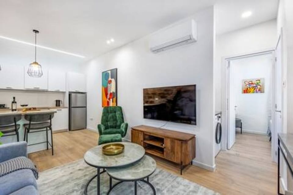 Living room, Washing machine, TV and multimedia, TV room