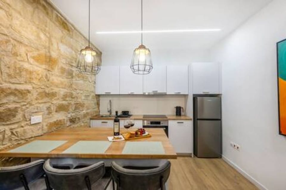 Kitchen or kitchenette, Kitchen, Dining room