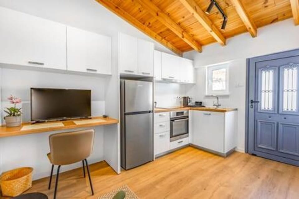 Kitchen or kitchenette, Kitchen