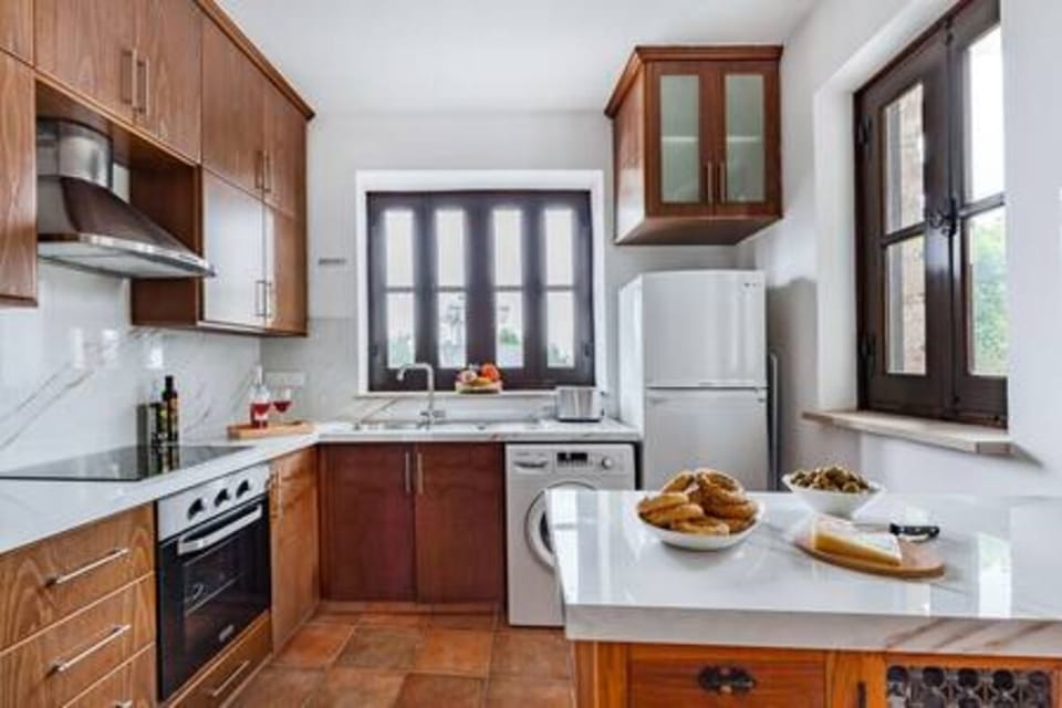Kitchen or kitchenette, Kitchen, Washing machine