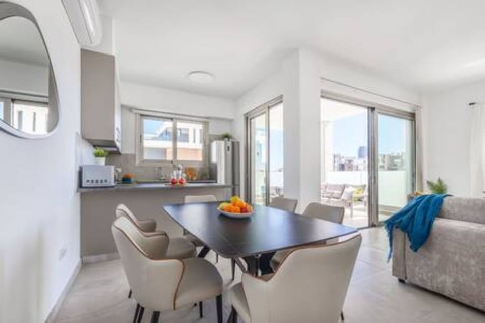 Dining room, Living room