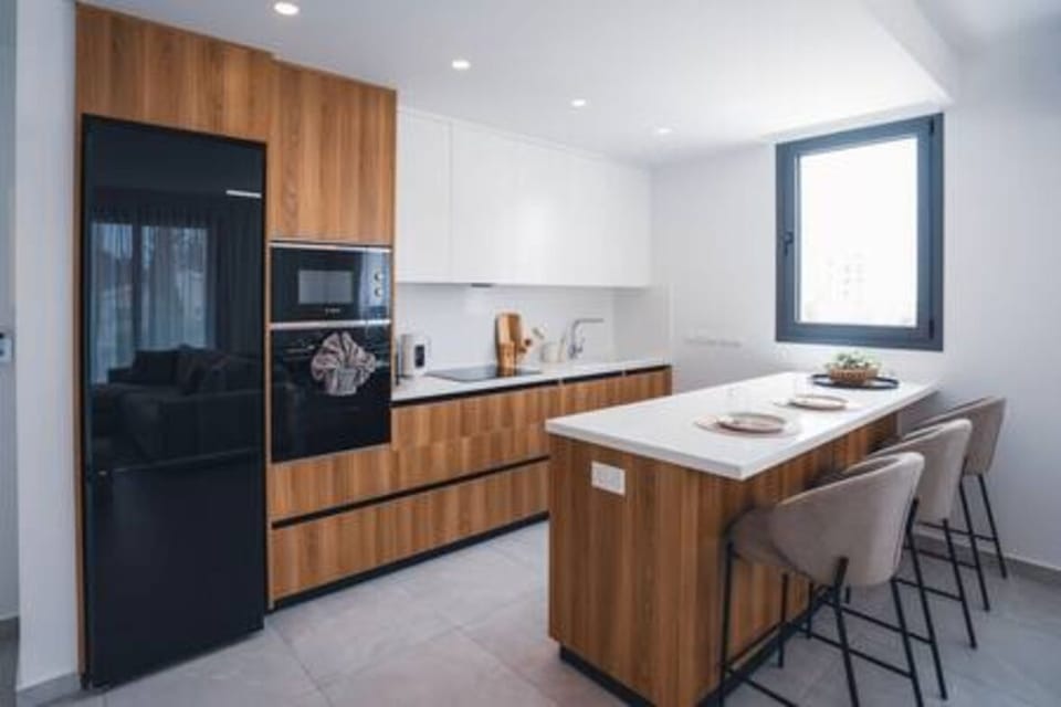 Kitchen or kitchenette, Kitchen, Microwave, Oven